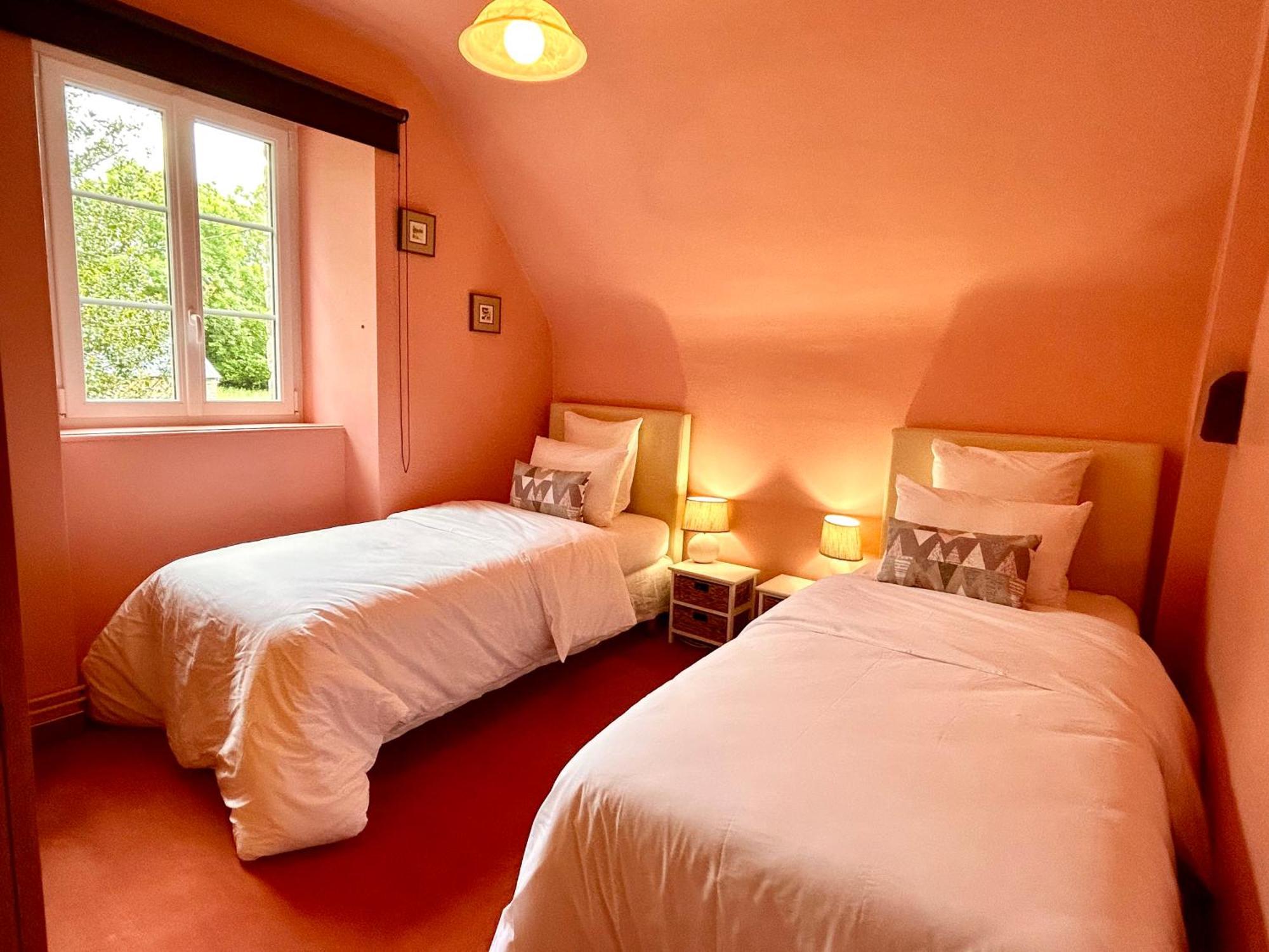 Du Rochelu 4 Etoiles 5000 M2 Of Garden, Near To Mont Saint Michel & Granville Island Bourguenolles