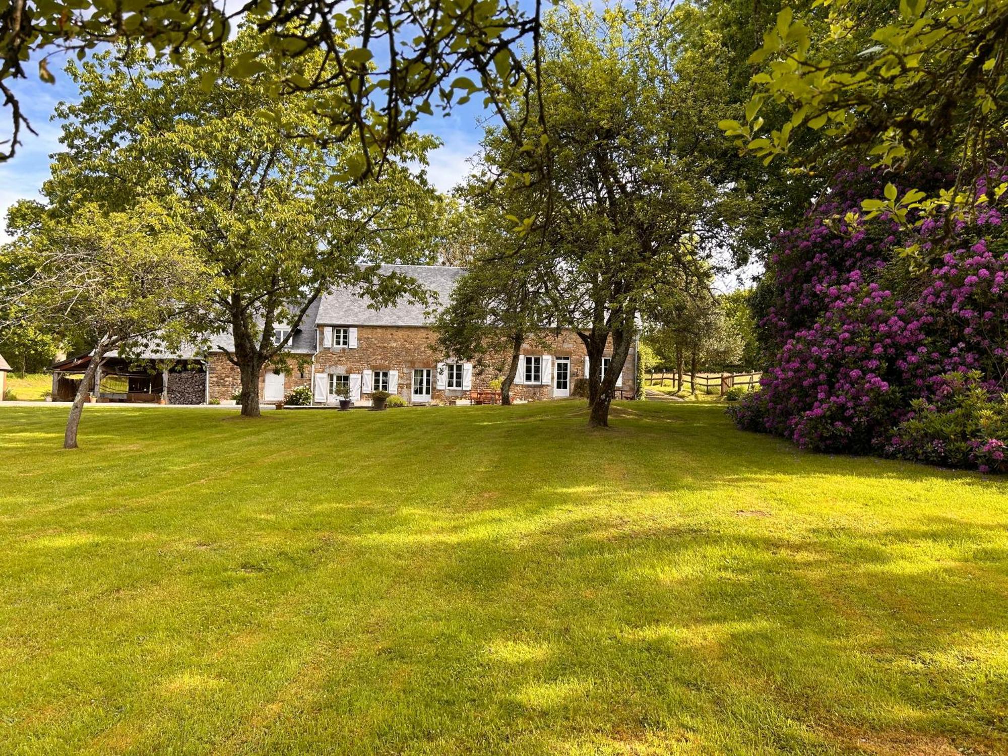 Du Rochelu 4 Etoiles 5000 M2 Of Garden, Near To Mont Saint Michel & Granville Island Holiday home Bourguenolles